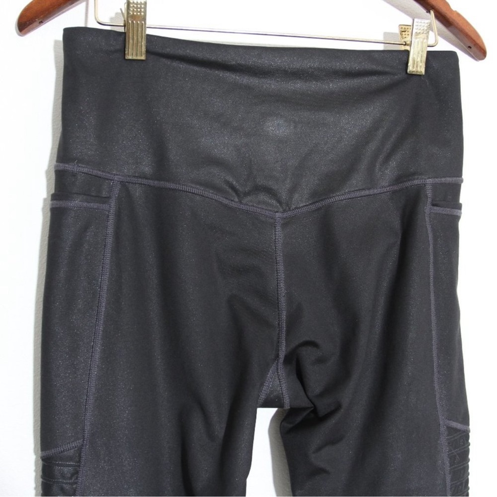 Athleta Inclination Moto Tight Leggings Black Shimmer
High Rise Size Medium - Picture 11 of 15